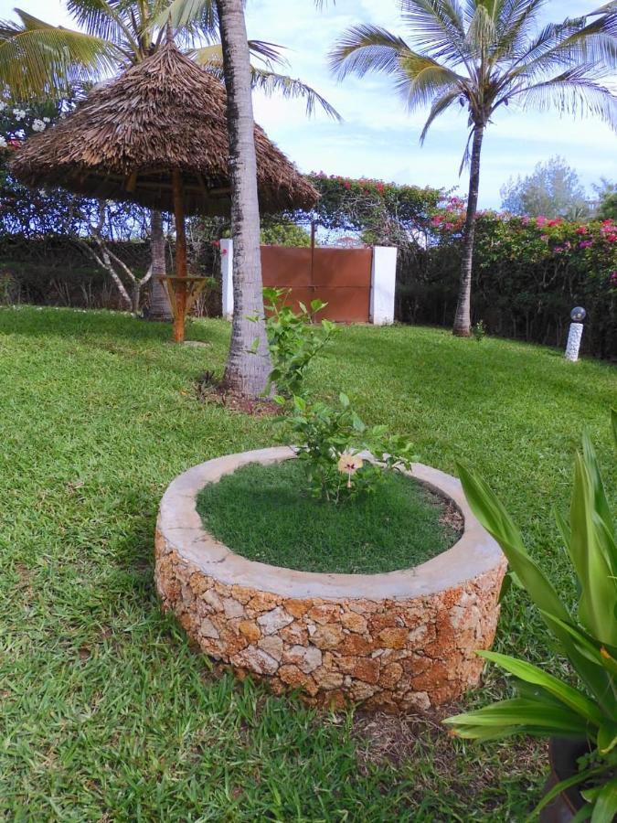 Queen K Cottages Watamu At Chrystal Homes Exterior photo