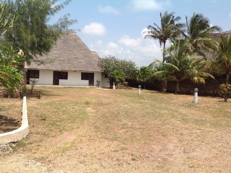 Queen K Cottages Watamu At Chrystal Homes Exterior photo